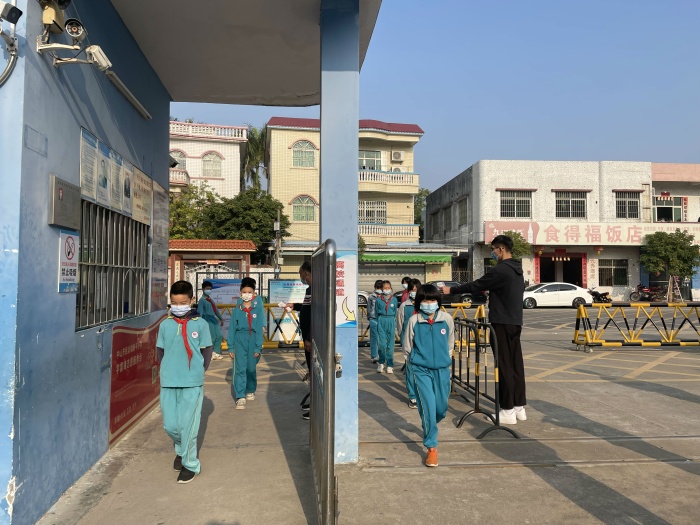 ��ƽСѧ����Ӧ����У��ʦ�������������