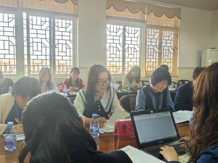 �۽���̬�Σ���ʵ�¿α�