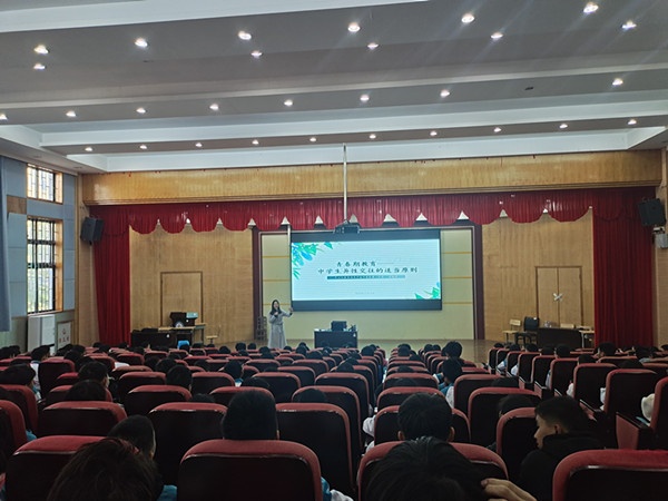 �����������ഺ��������������֮���Խ������ʵ�