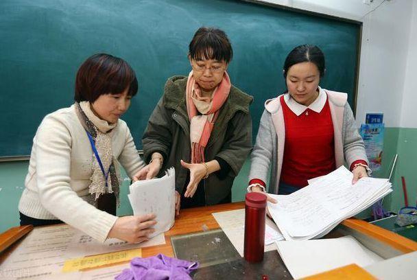 ��Ϊɶ�ҽ�ѧ20�껹�ǳ���ְ�ơ�����ʦ���������飬�ٷ���Ӧ����