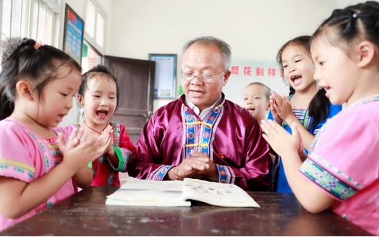 ��ʦ��ְ�ơ�ӭ���µ����������Ϊ�����±�׼���Ͻ�ʦ����ܴ�