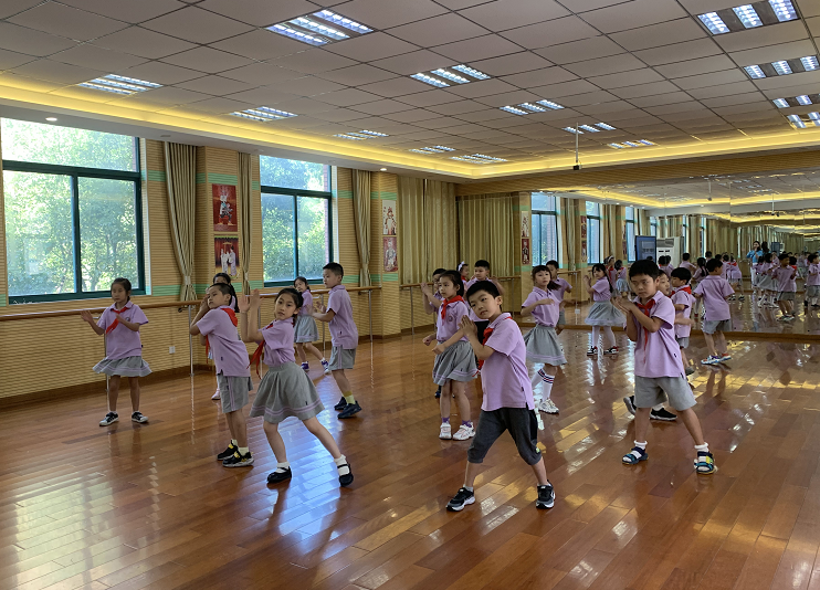 ���ա�˫���������ƶ���ɽ��ڹ���