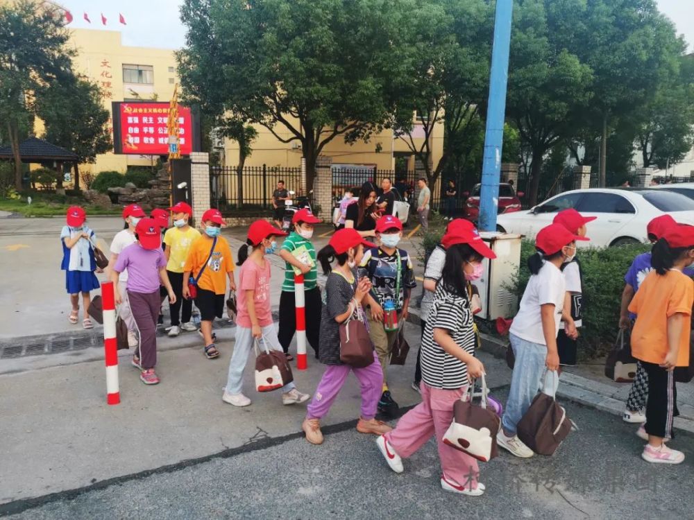 ��˫�����Ժ󣬿��ź����ǵ���ѧ���ж���֣����걾�ģ��𰸾����ˣ�