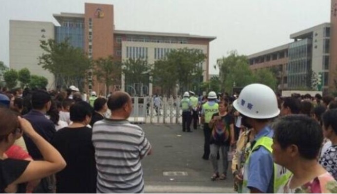 ���գ�3��Ůѧ����5¥׹�䣬ҽ��ר����ҹ�������ݡ�����ʱ�١�