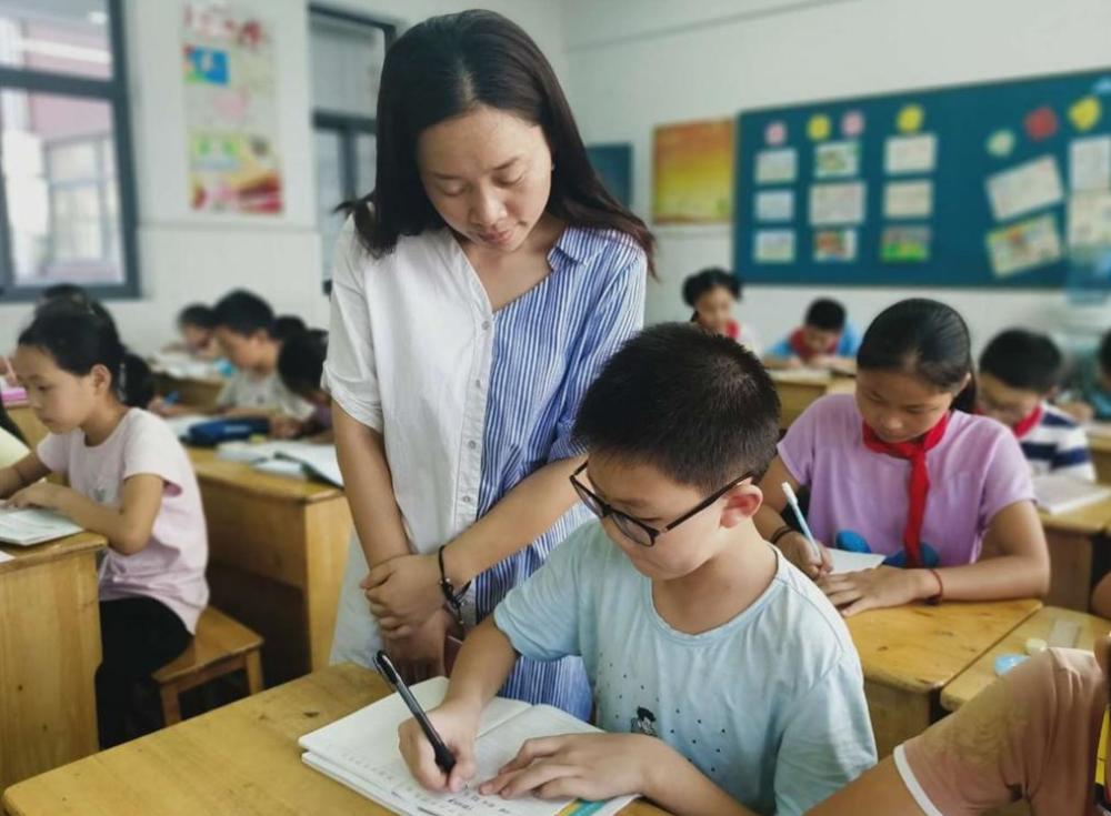 ��˫��������˳����أ�7700��ѧ���μӿκ���񣬼ҳ�������ʵ����