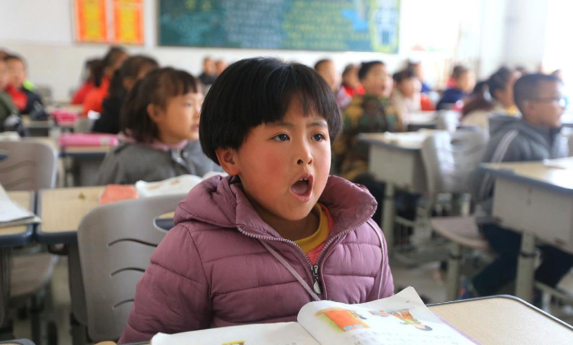 ����ĳСѧ������ʦ�����ߣ�У������������Σ��ҳ���������