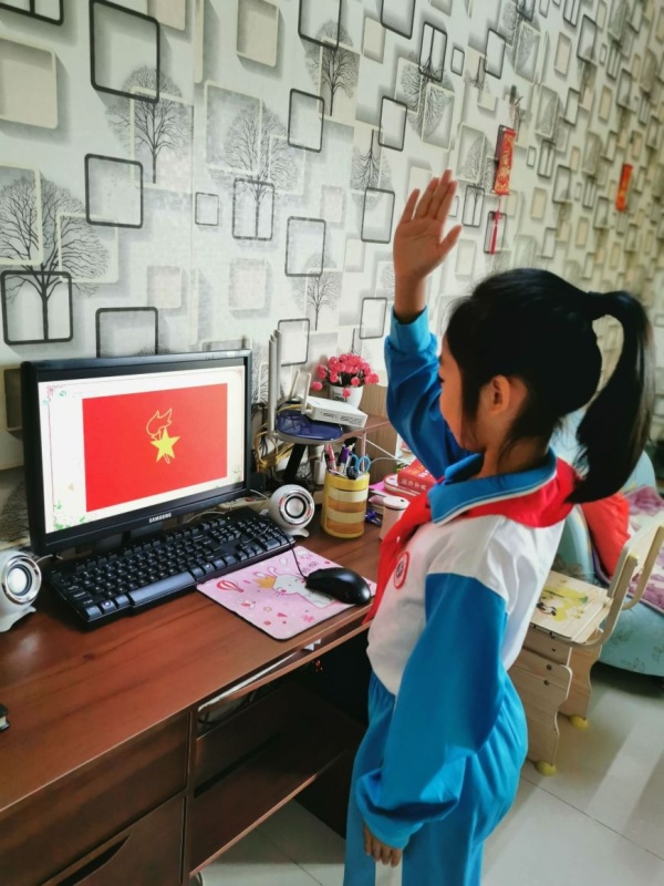 ����ӺС���¾������µ������ߣ�������ʱ�������ȷ�