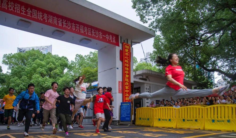 ���¡�һ������Ů�����㿼���裬��5000����Ƭ��¼�߿�11��