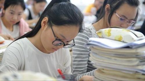 ѧ���߿��뿼600�֣���һ��ѧ���ǹؼ��������˸߷�ûϣ��