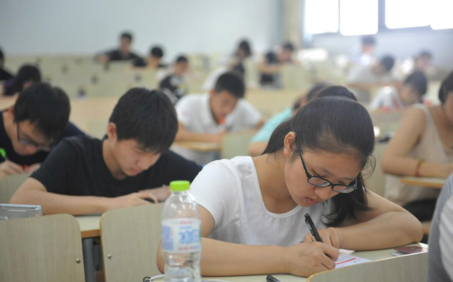 ��һѧ�����ܱ���Ӣ���ļ������������ѣ�ѧ���ǵ���ʵ��