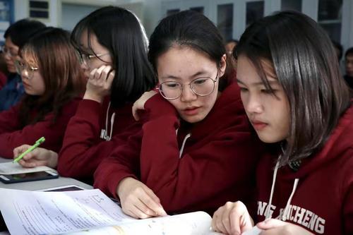 ����ʦ������ʦ������4��ͬ��ר�һ��ܹ���ѧ��������һ��