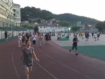 9�����������ĳ���ѧУ����������ȫ������Ὺ��