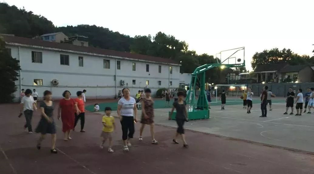 9�����������ĳ���ѧУ����������ȫ������Ὺ�š�