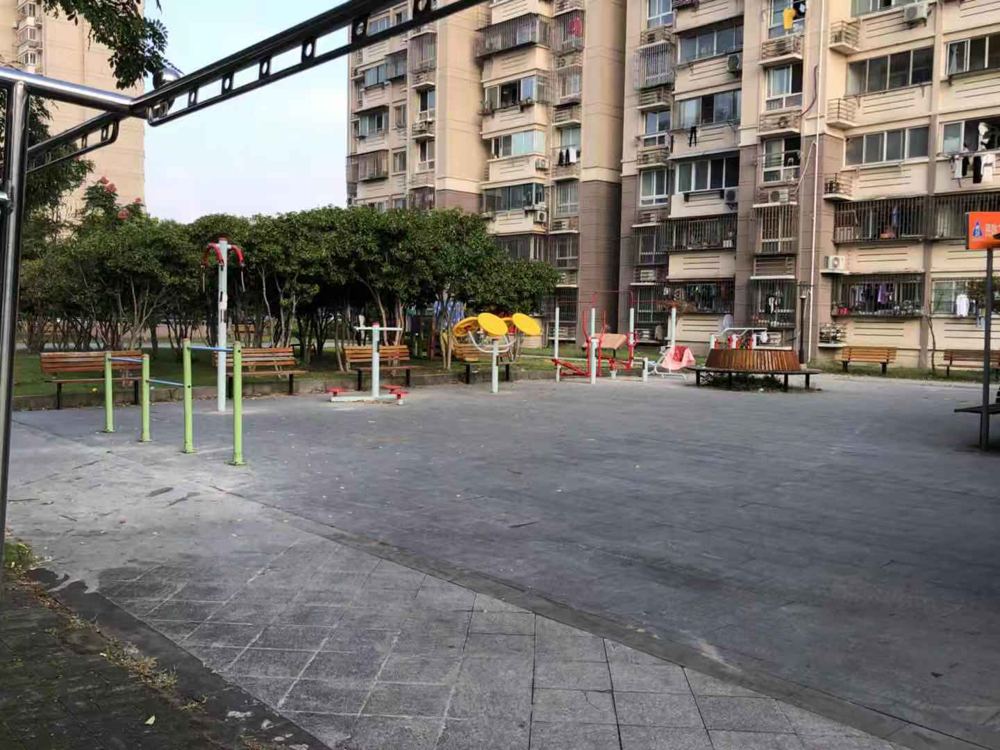 �����˾ӽ�����