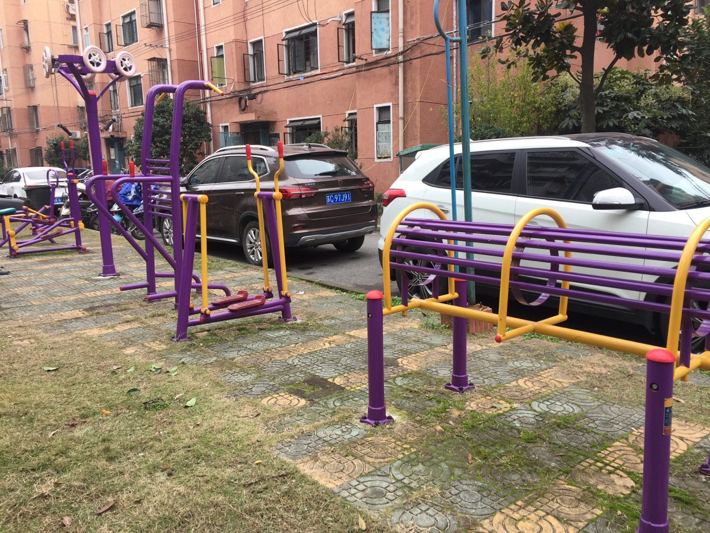 ������ί������