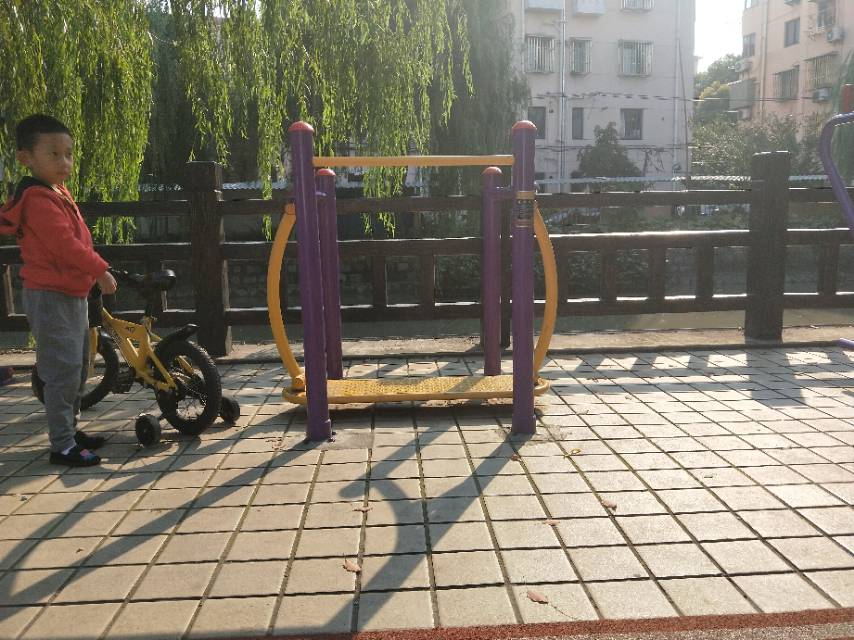 �ΰ彡����